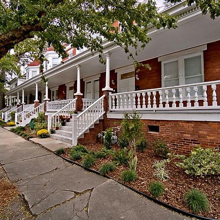 2 Bedroom Renovated Townhouse In Downtown Savannah Bagian luar foto