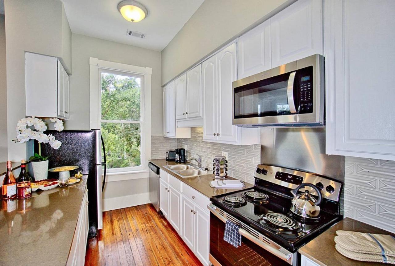 2 Bedroom Renovated Townhouse In Downtown Savannah Bagian luar foto